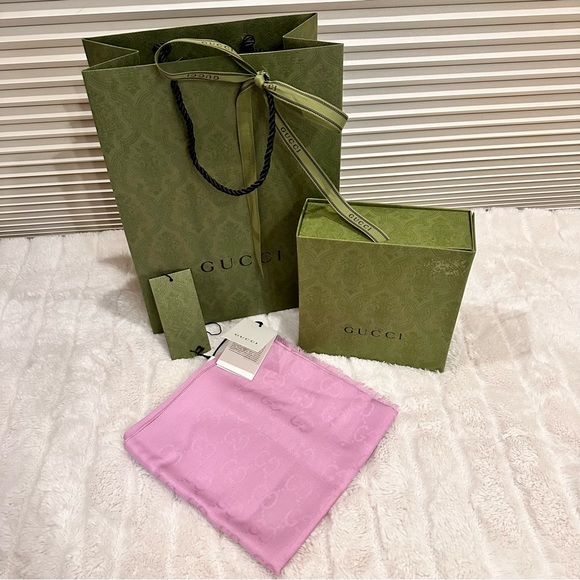 NWT! Gucci Pink Silk Wool Pashmina Scaf With Gift Box, Wrap, Bag and Mailing Box - Picture 7 of 10